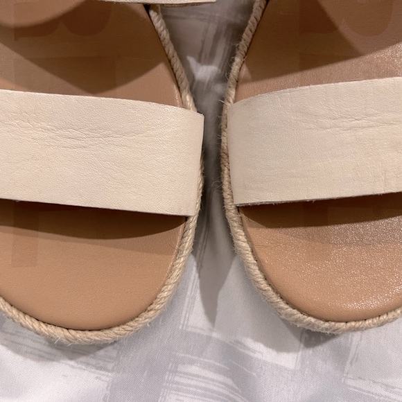 Sorel Cream slip on Sandals - Picture 5 of 6